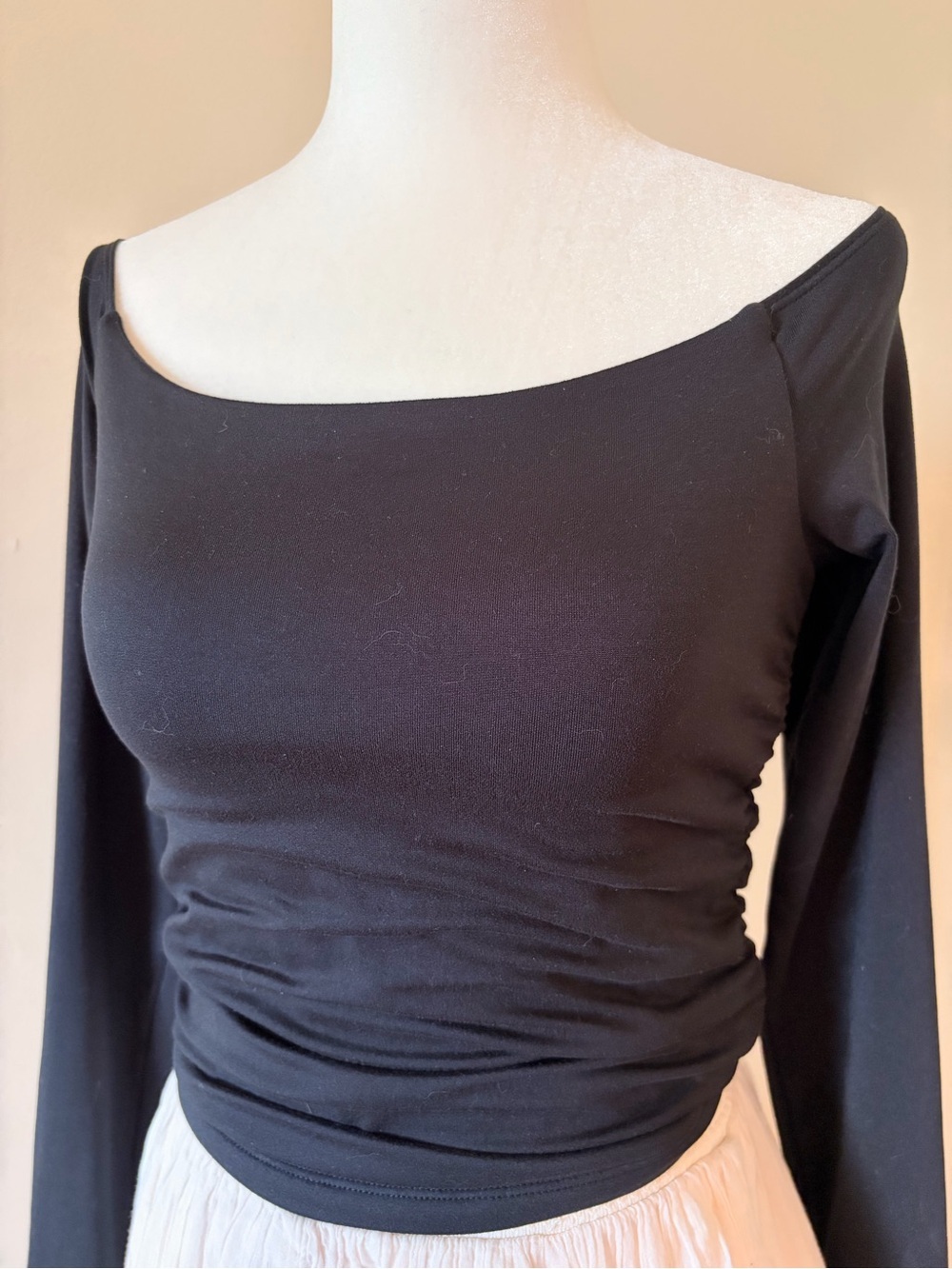 Black Off-Shoulder Long-Sleeve Crop Top - Picture 2 of 2